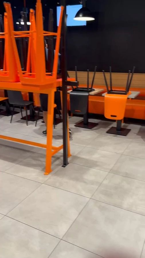 Accueil 2 Salle de restaurant pendant notre intervention à Rennes Alma